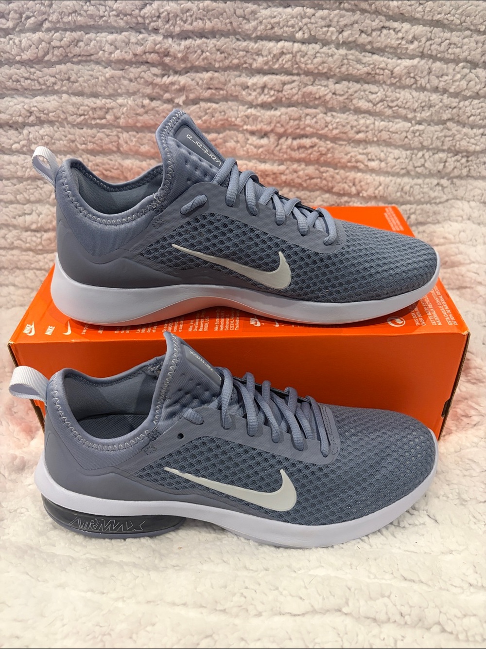 Nike Women’s Light Gray and White Athletic Running Shoes Never work *With Box*
